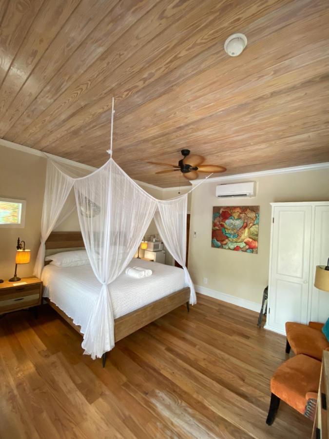 Avalon Bed And Breakfast (Adults Only) 3*