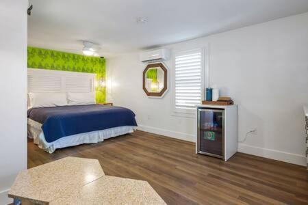 Inn Chicken Run At Custom House