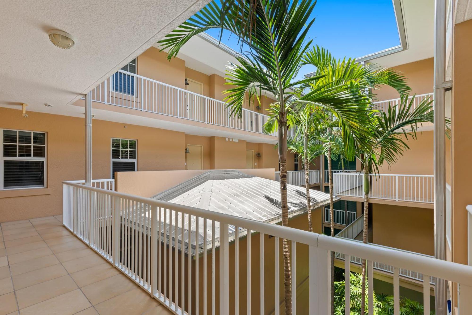 Beachside & Residences 4*