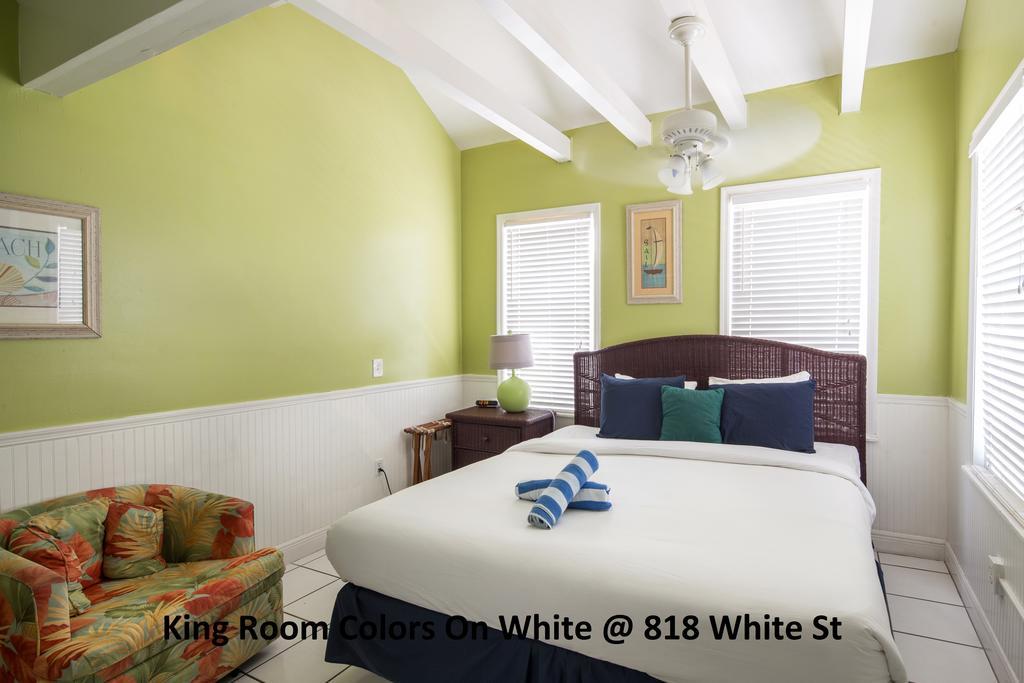 Colors On White Apartment *