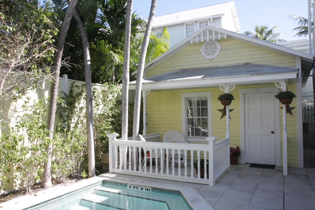 Avalon Bed And Breakfast (Adults Only) 3*