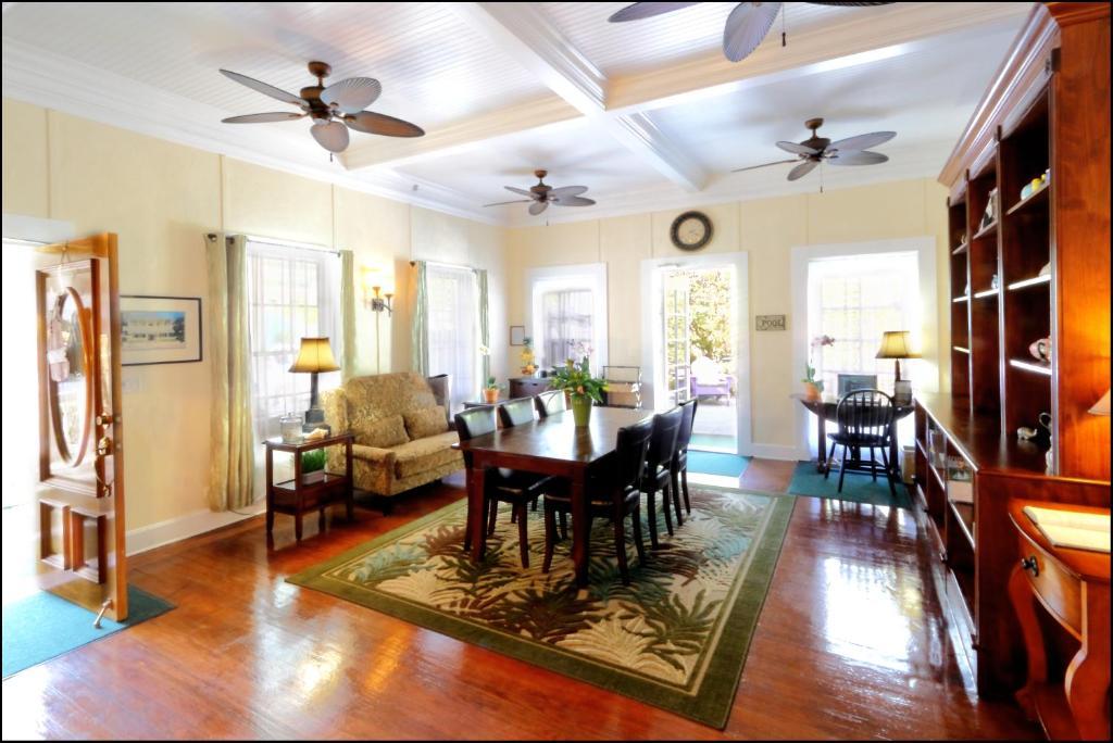 Avalon Bed And Breakfast (Adults Only) 3*