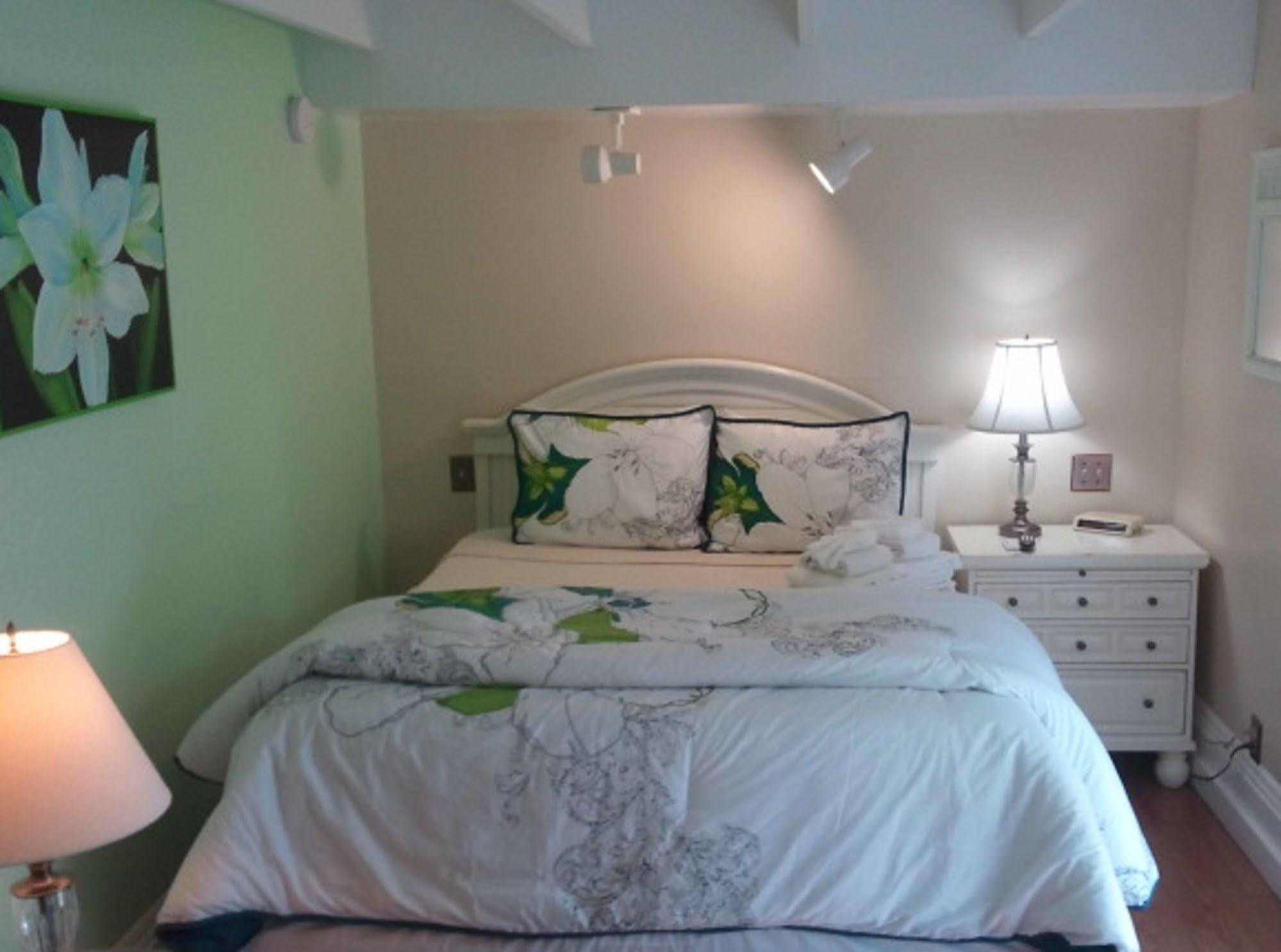 Duval House 3*