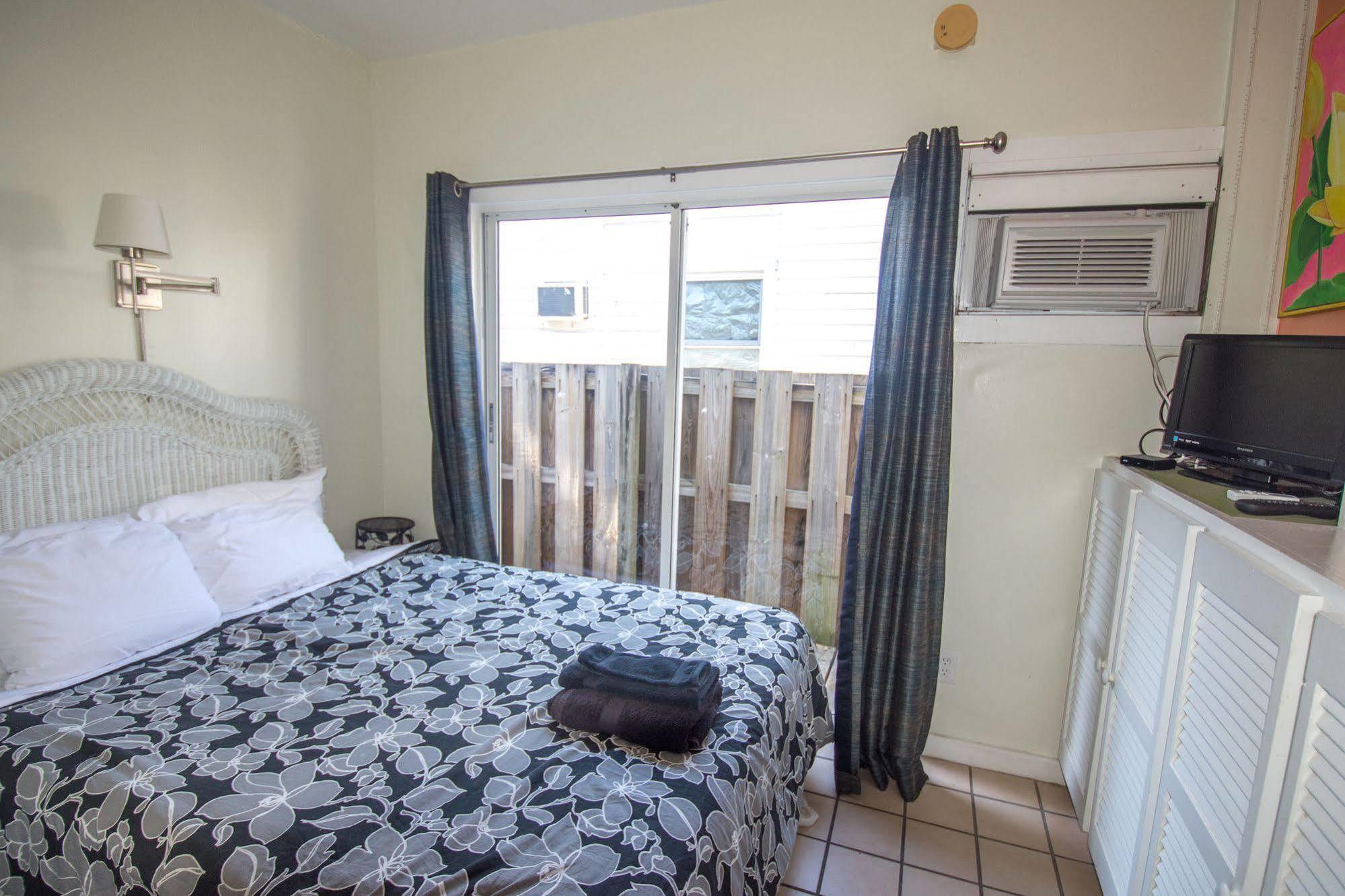 Duval House 3*