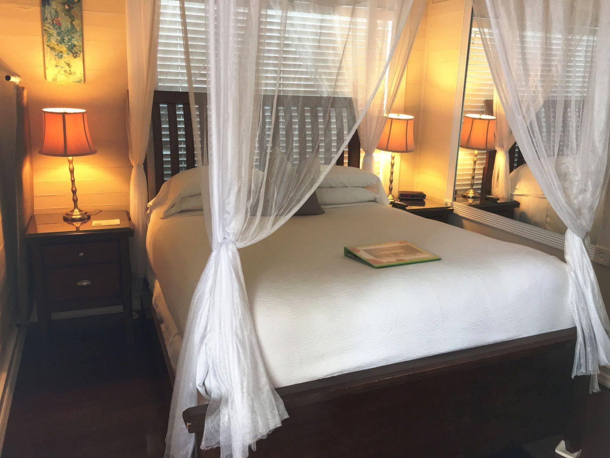 Avalon Bed And Breakfast (Adults Only) 3*