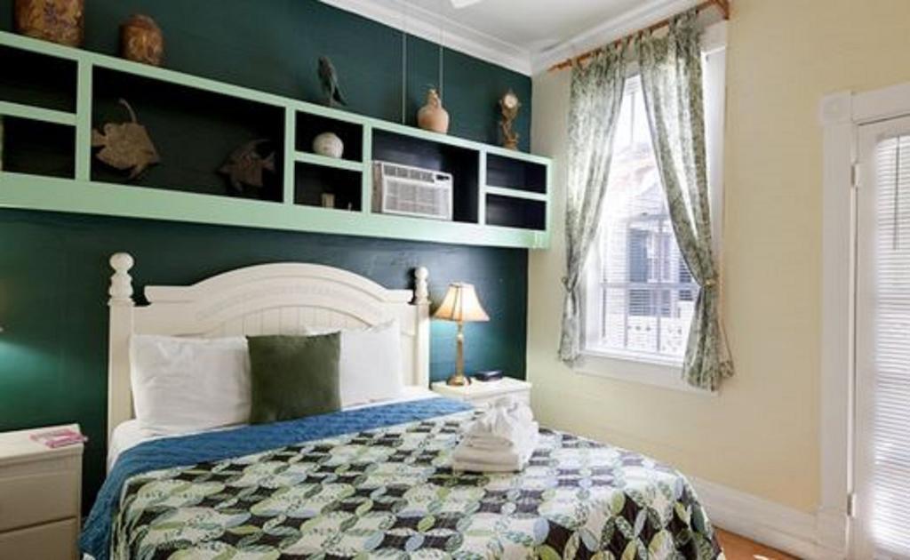 Duval House Bed & Breakfast 3*