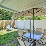 Cozy Key West Beach Cottage Walk To Beaches!
