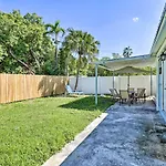 Cozy Key West Beach Cottage Walk To Beaches!