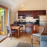 Island City House