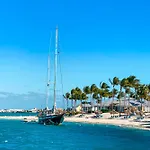 Sunrise Suites Big Kahuna Suite #202