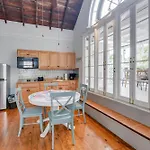 New Coastal Rose - Bright Loft With High Ceilings