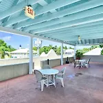 Duval Breeze By Avantstay Great Location Close To Beach Nightlife Shared Pool Week Long Stays