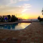 Trumans Hideaway By Avantstay Great Location W Patio Outdoor Dining Bbq Shared Pool Week Long Stays