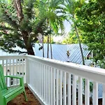 Tranquility By Avantstay Close To Duval St W Bbq Shared Pool