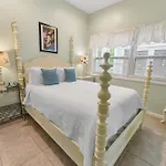 Duval Square Courtyard Condo 31