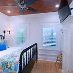 Pineapple Cottage