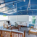 Underwater Cabana At Custom House Inn