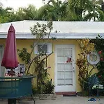 Alexander Palms Court