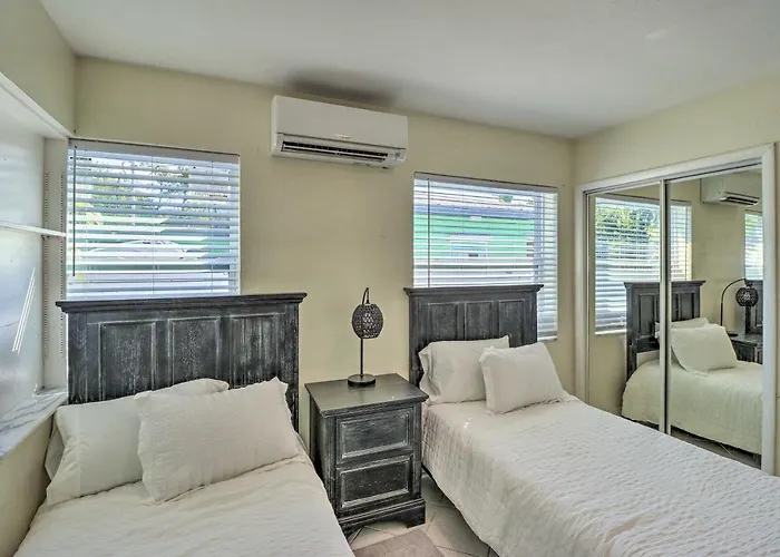 Cozy Key West Beach Cottage Walk To Beaches!