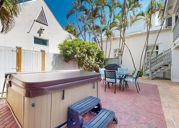 Duval Street Retreat