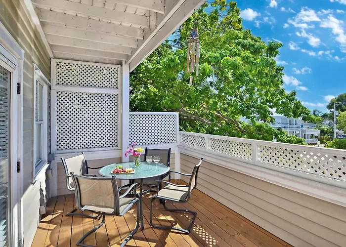 Duval Breeze By Avantstay Great Location Close To Beach Nightlife Shared Pool Week Long Stays