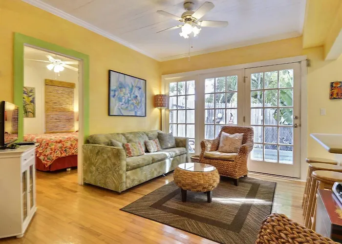 Key Lime Pie By Avantstay Ideal Location W Splash Pool Out Door Dining Month Long Stays Only