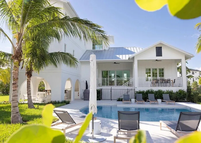 New Private Pool & Docking - Floralee House