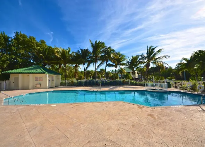 Sunrise Suites Big Kahuna Suite #202