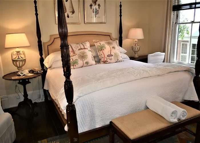 Simonton Court Historic Inn & Cottages