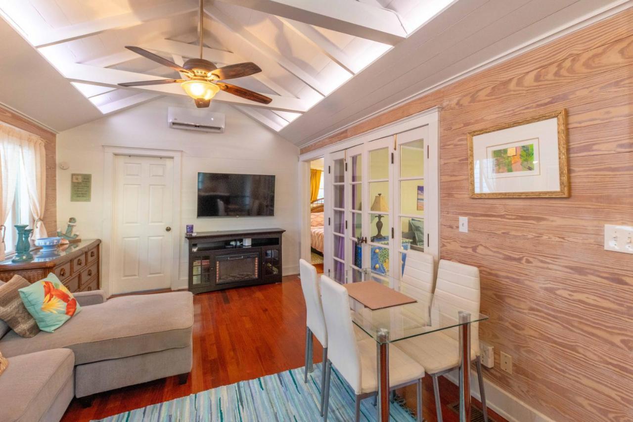 Holiday home *new Listing* Cozy Hideaway In Old Town With A Pool