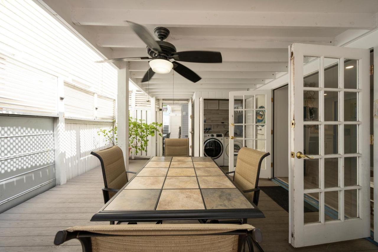 Crawl To Duval W/ Hot Tub Holiday home Key West