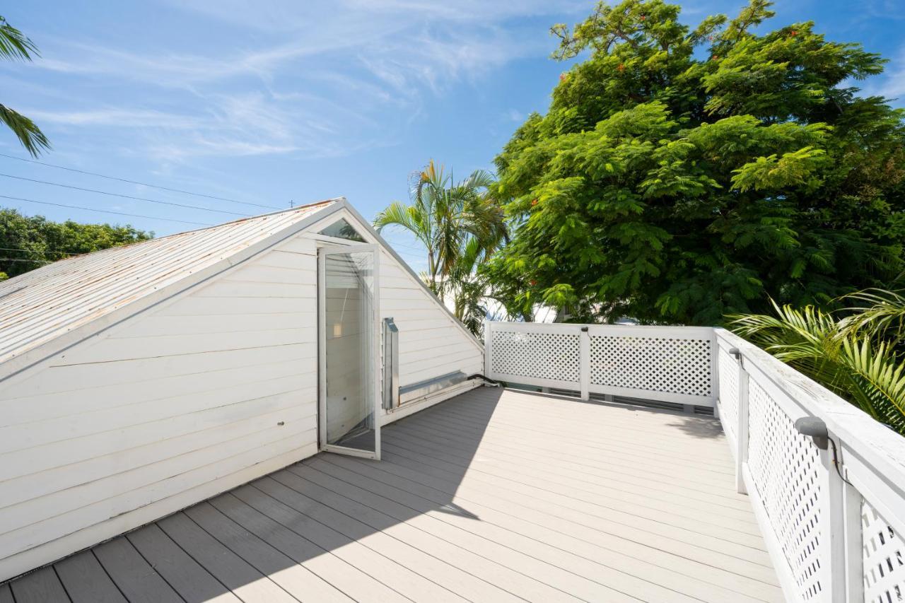 Crawl To Duval W/ Hot Tub Holiday home Key West