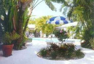 Alexander Palms Court Hotel