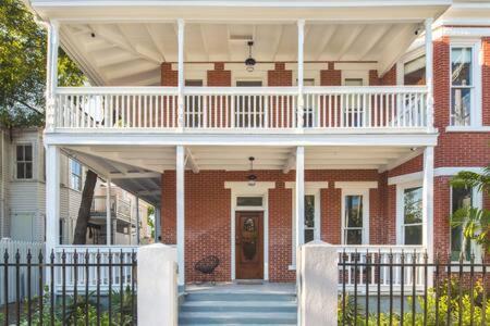Inn Carriage House At Grand Maloney *