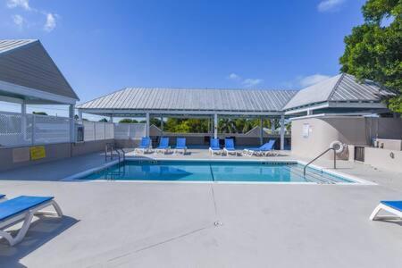 New! Positano - Duval Square Condo, Pool, Hot Tub & Parking Holiday home