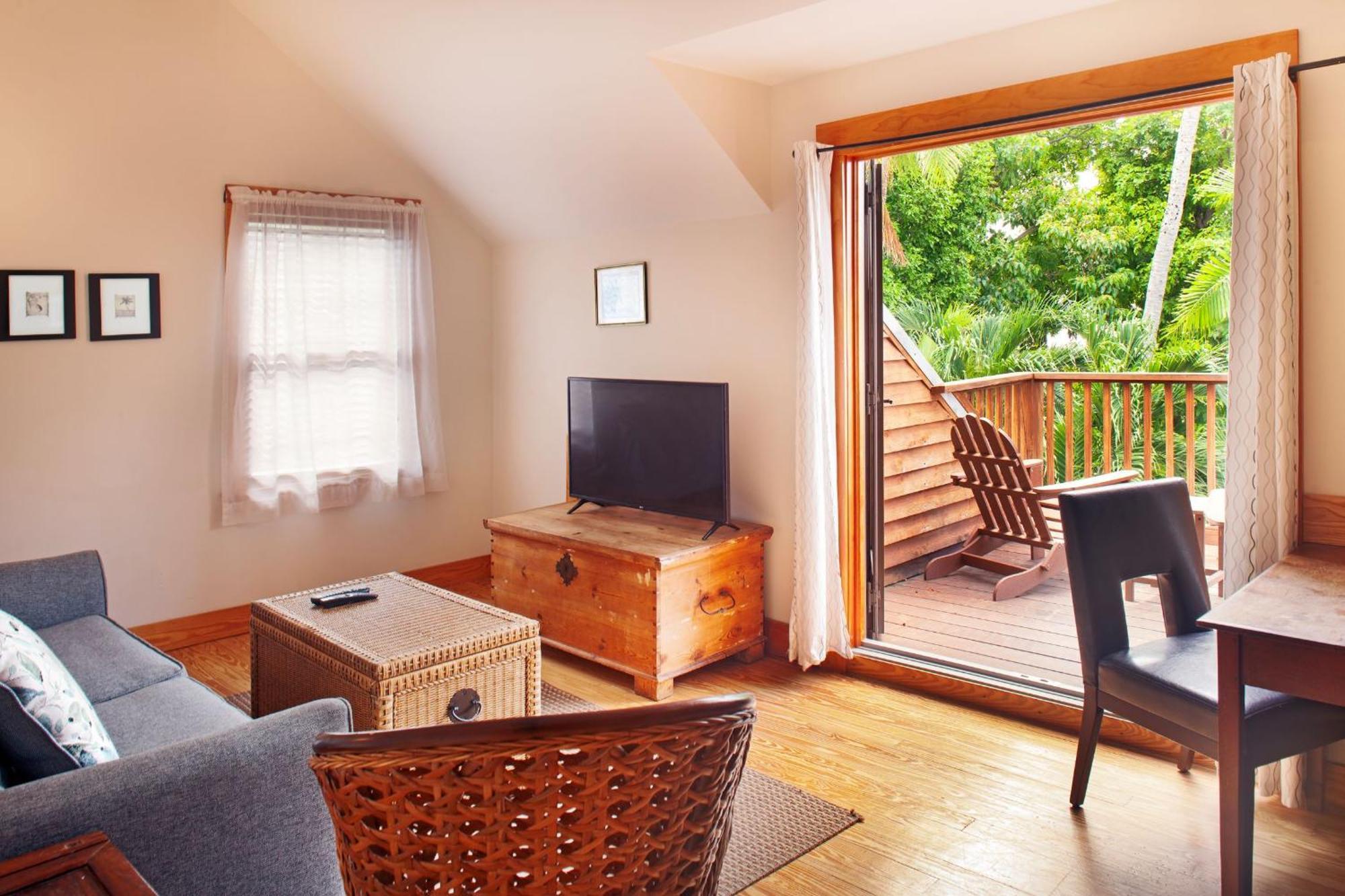 Hotel Island House 3*