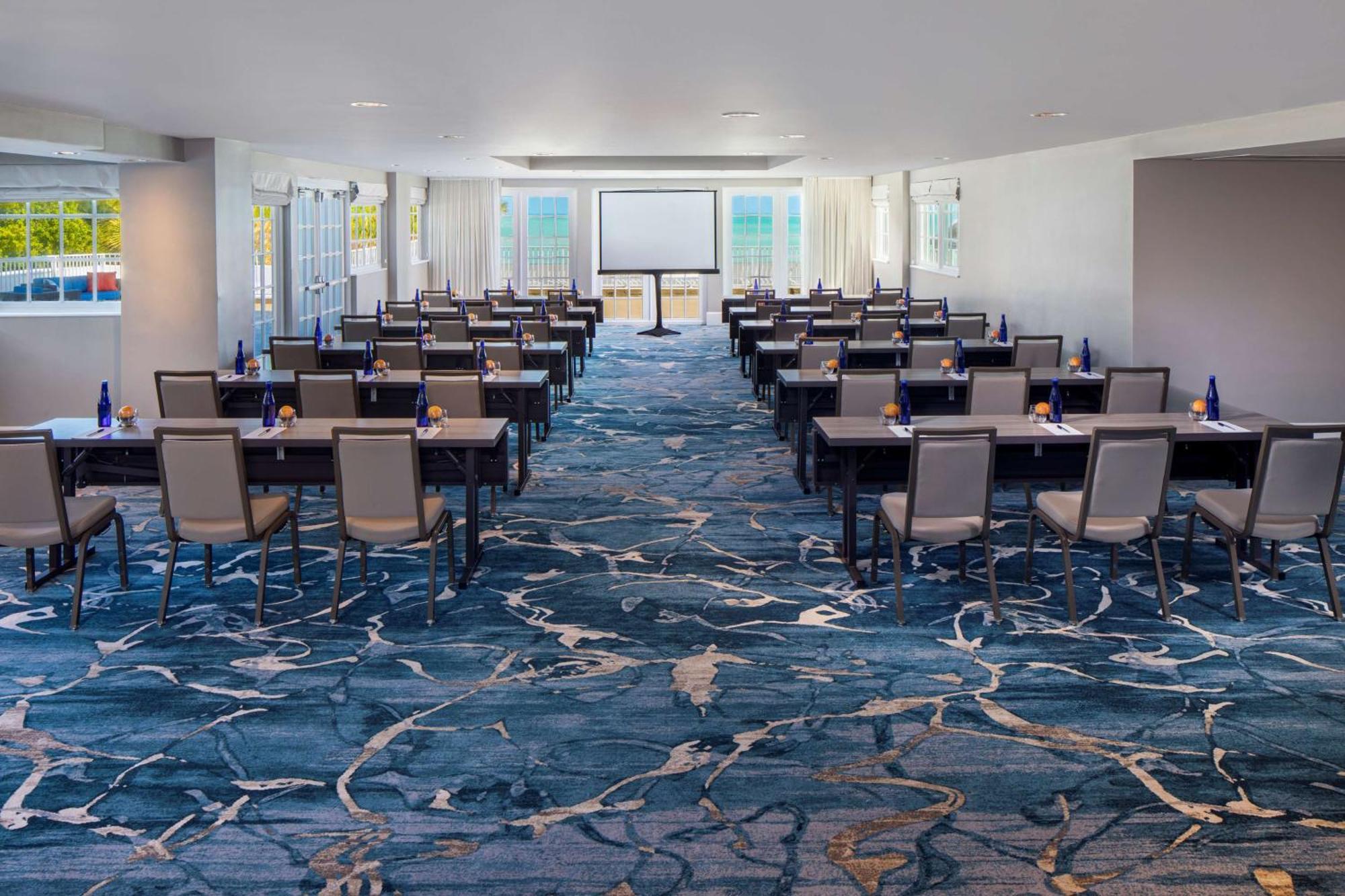 Resort The Reach Key West, Curio Collection By Hilton