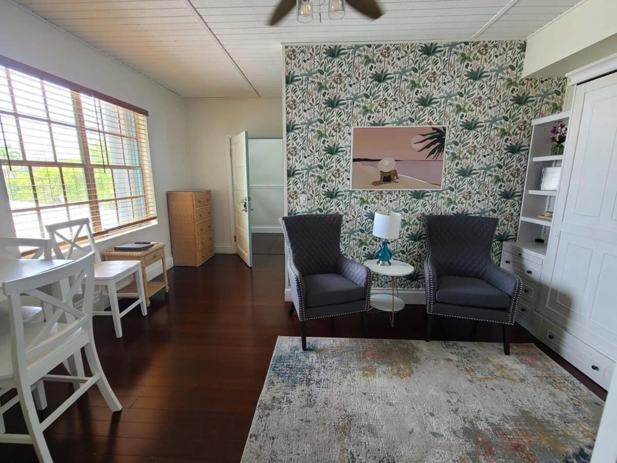 Apartment Four On Duval Street W Parking And Pool Key West