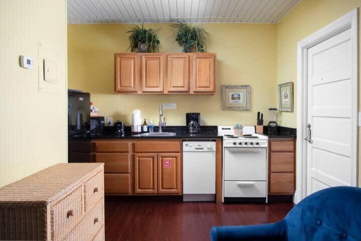 Apartment Four On Duval Street W Parking And Pool