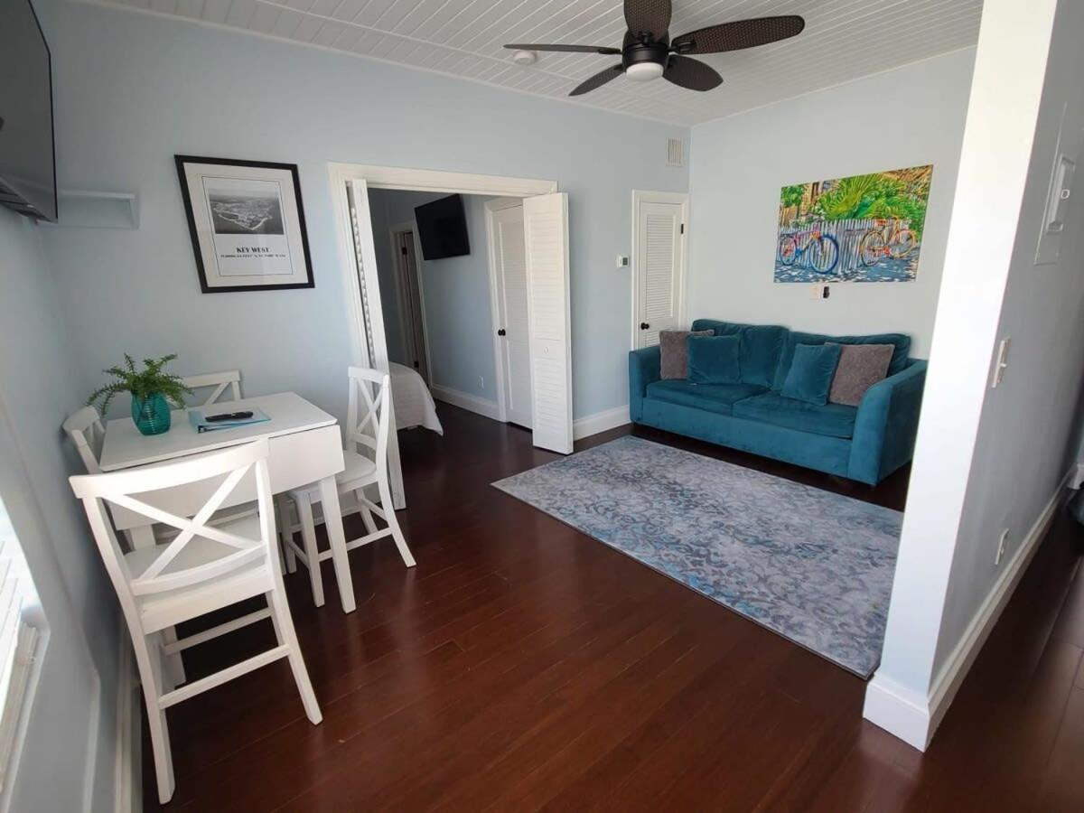 Apartment Four On Duval Street W Parking And Pool