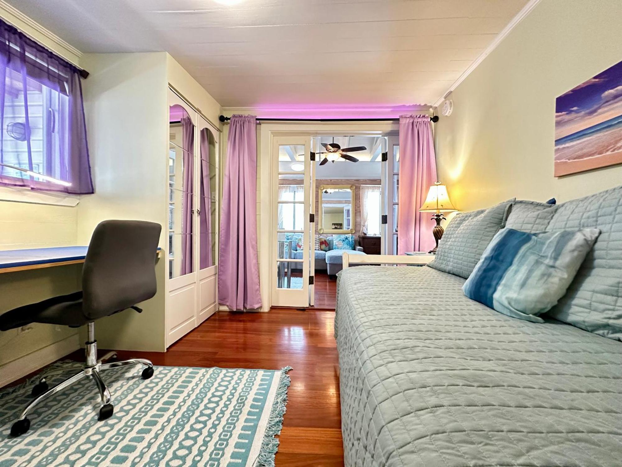 Holiday home *new Listing* Cozy Hideaway In Old Town With A Pool