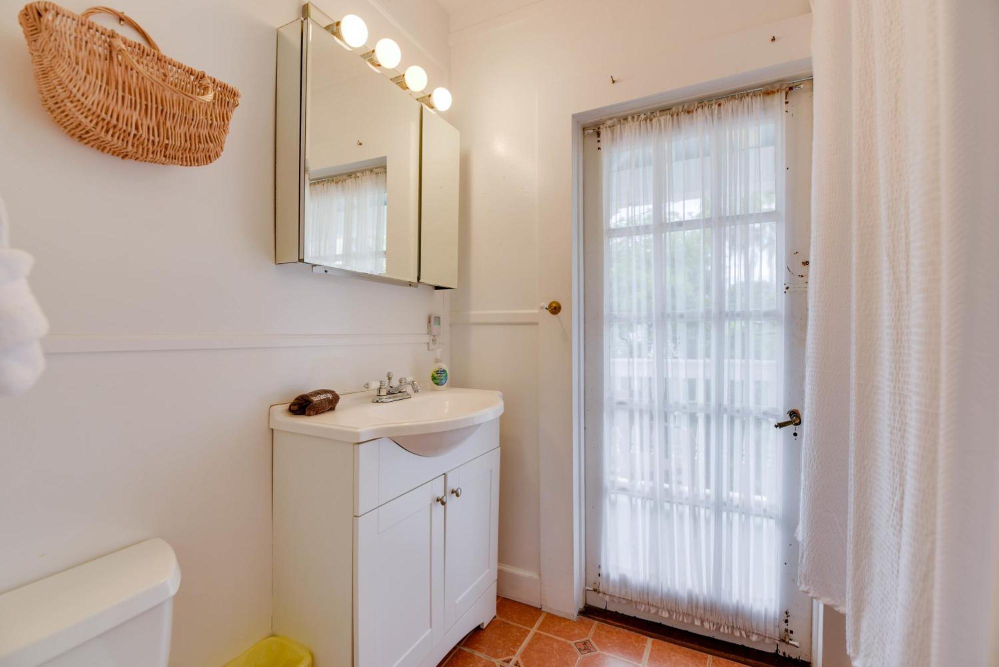 Apartment New Coastal Rose - Bright Loft With High Ceilings
