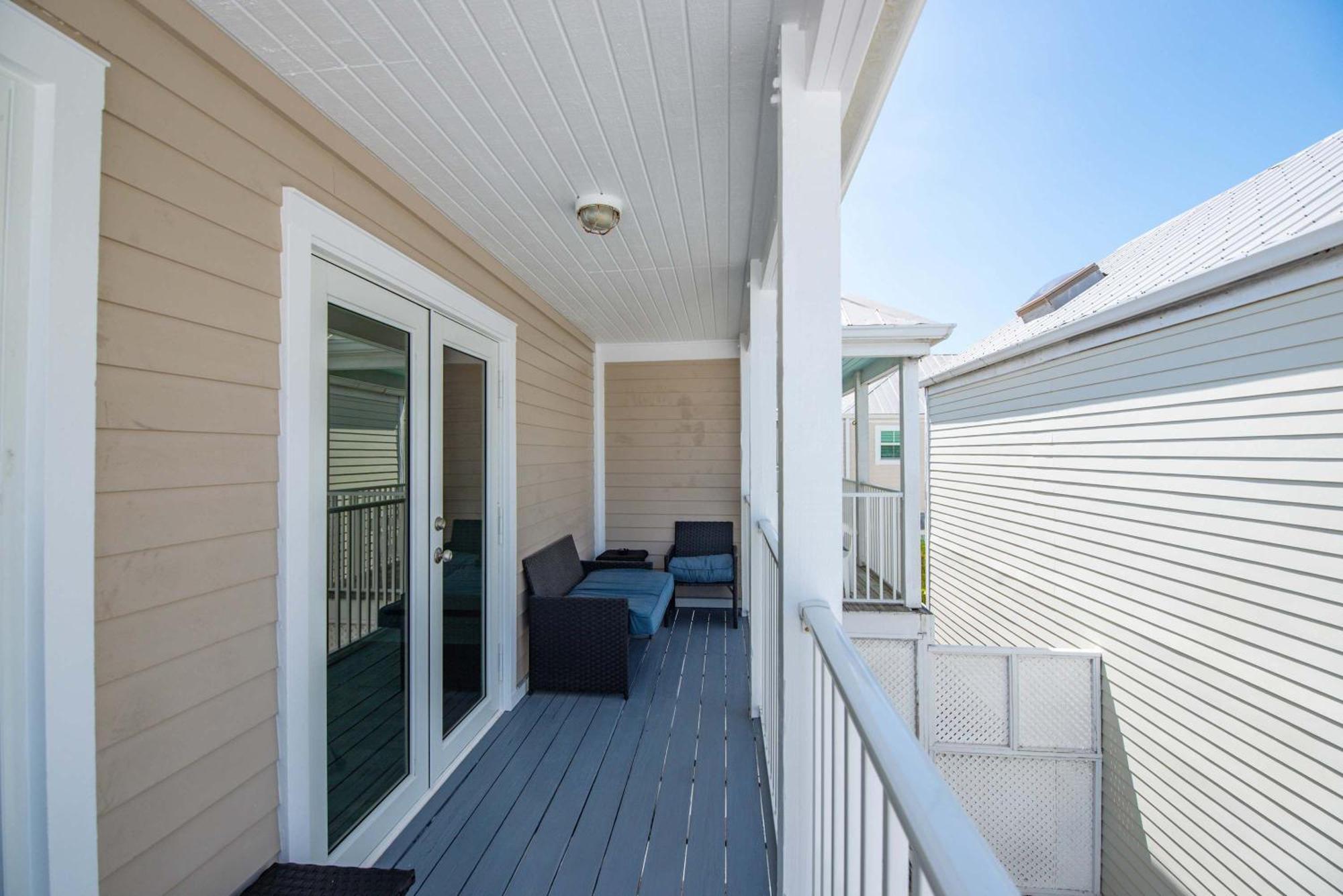 New! Positano - Duval Square Condo, Pool, Hot Tub & Parking Holiday home *