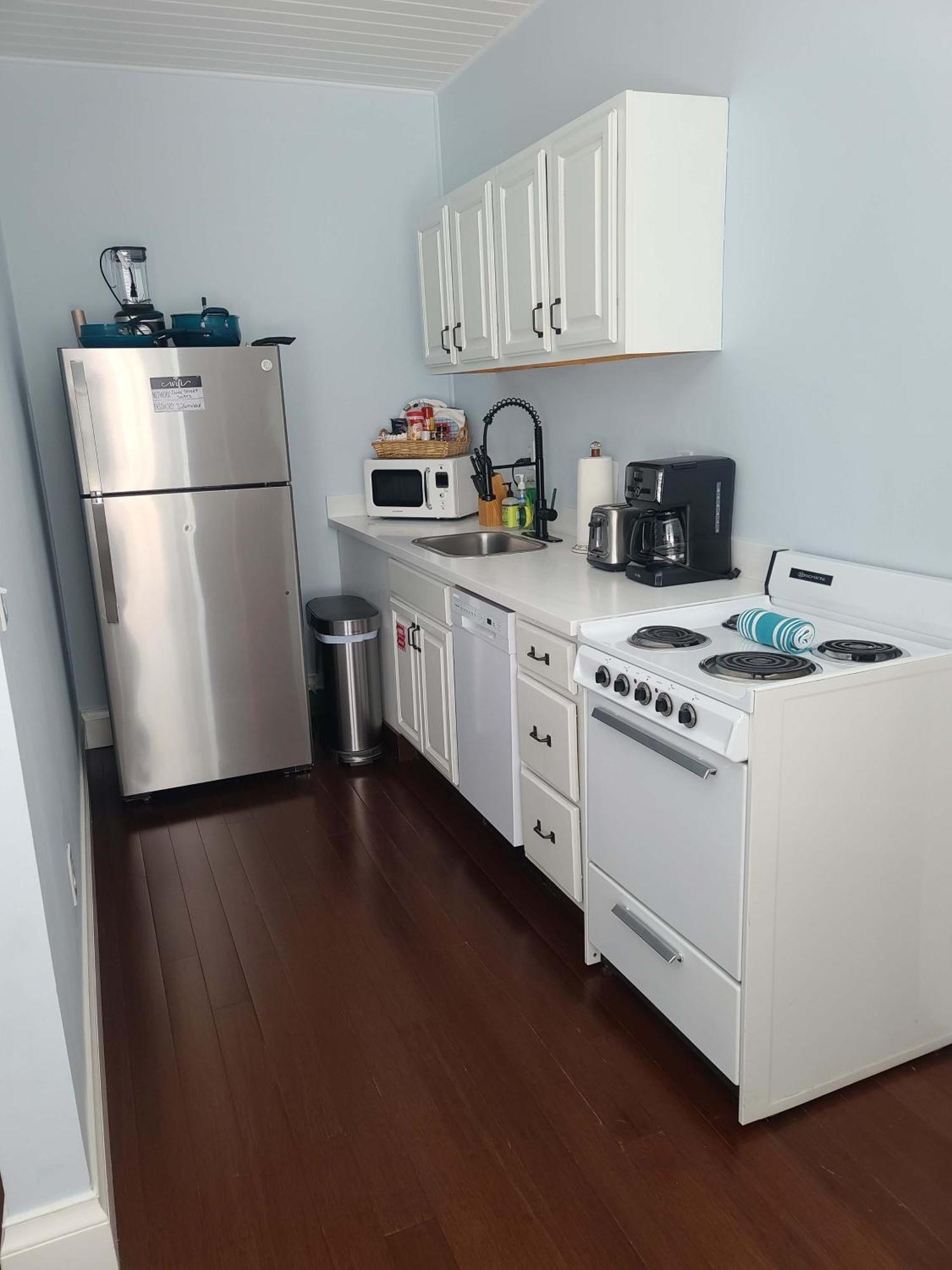 Four On Duval Street W Parking And Pool Apartment Key West