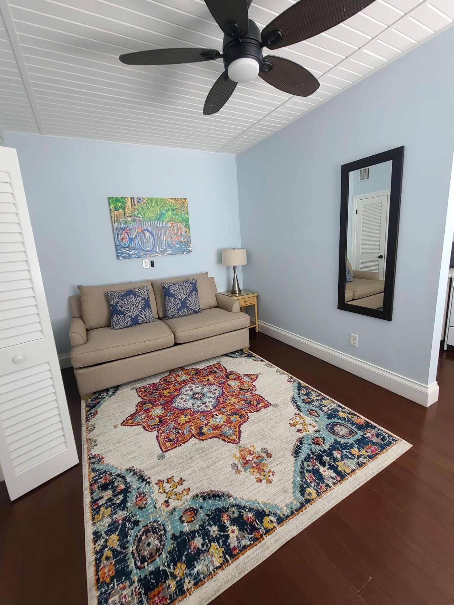 Four On Duval Street W Parking And Pool Apartment