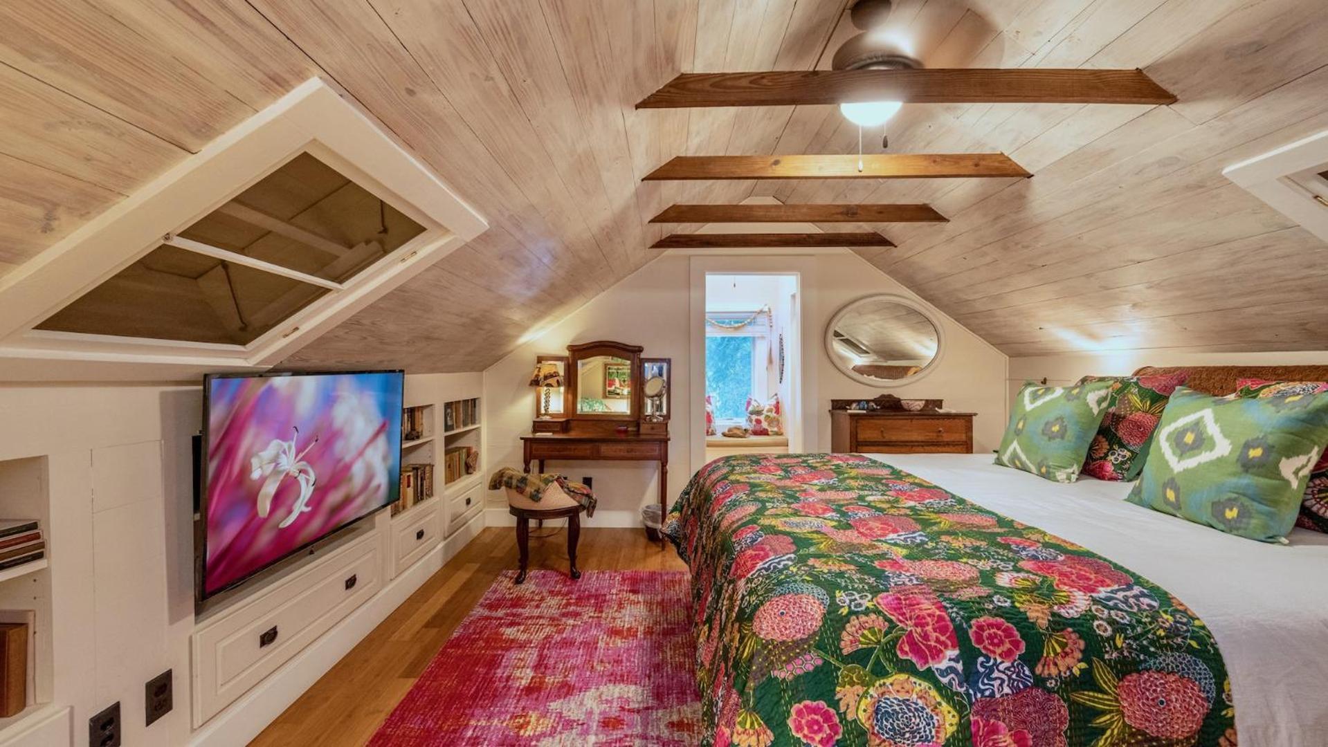 Angelas Eclectic Gallery By Last Key Realty Holiday home *