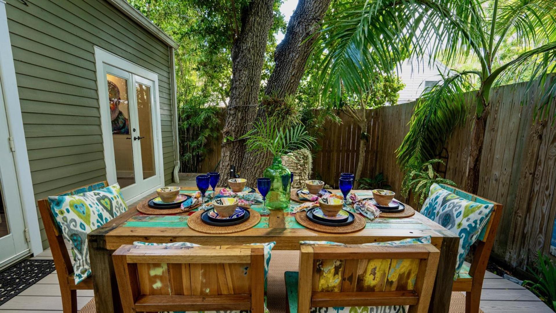 Holiday home Angelas Eclectic Gallery By Last Key Realty