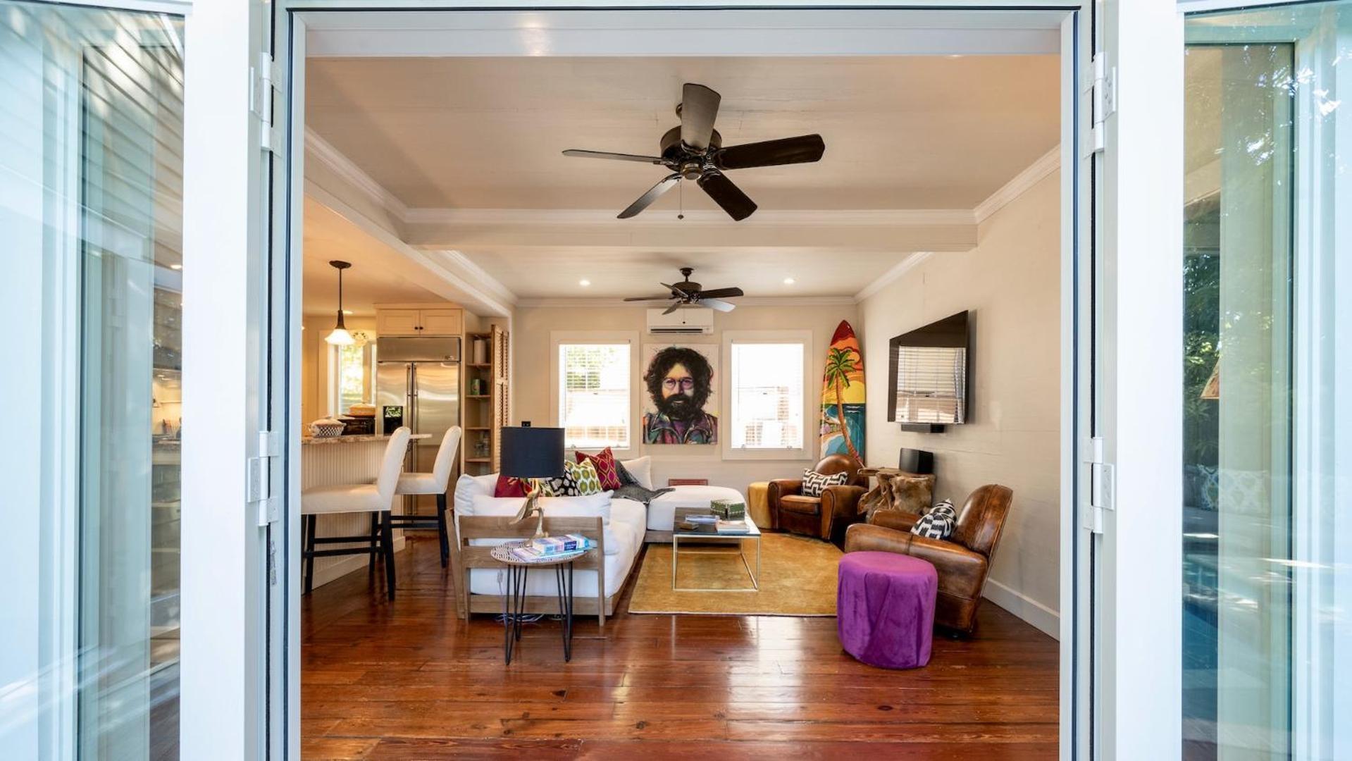Holiday home Angelas Eclectic Gallery By Last Key Realty *