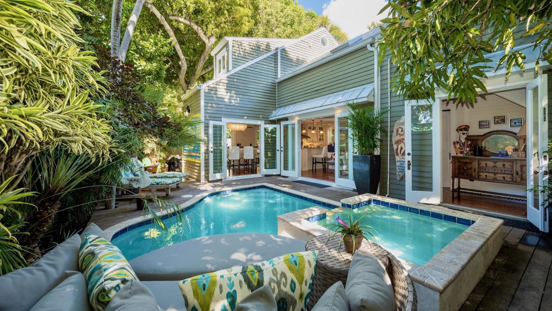 Holiday home Angelas Eclectic Gallery By Last Key Realty
