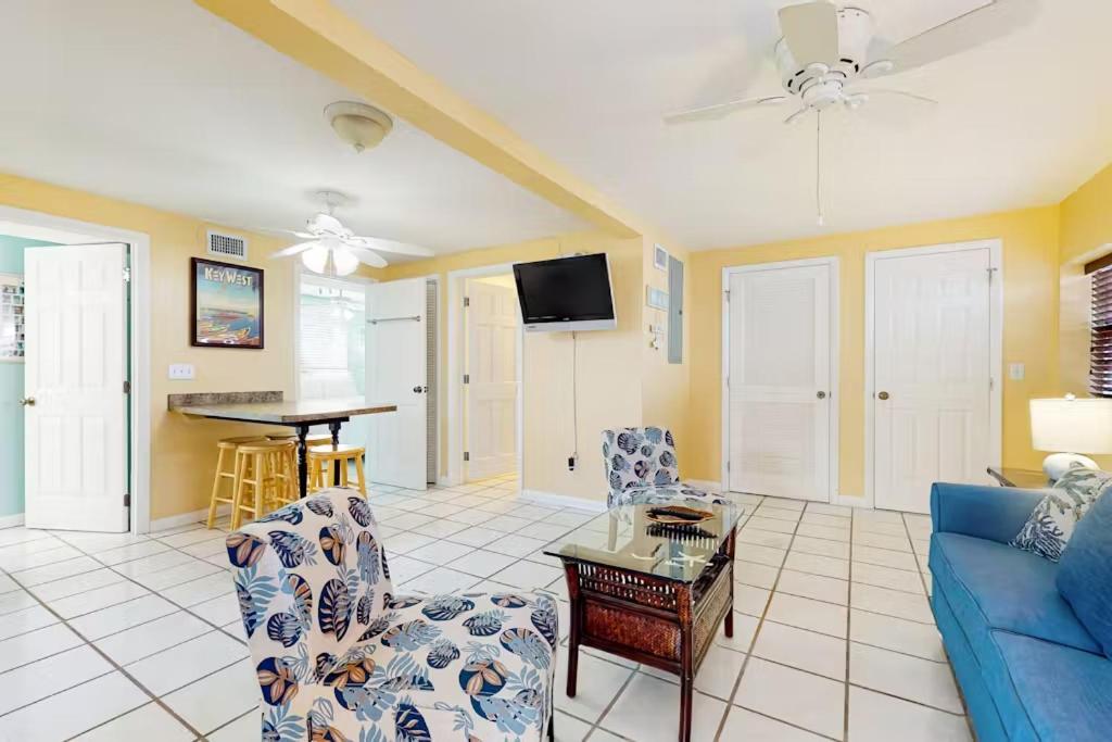 Duval Street Retreat *